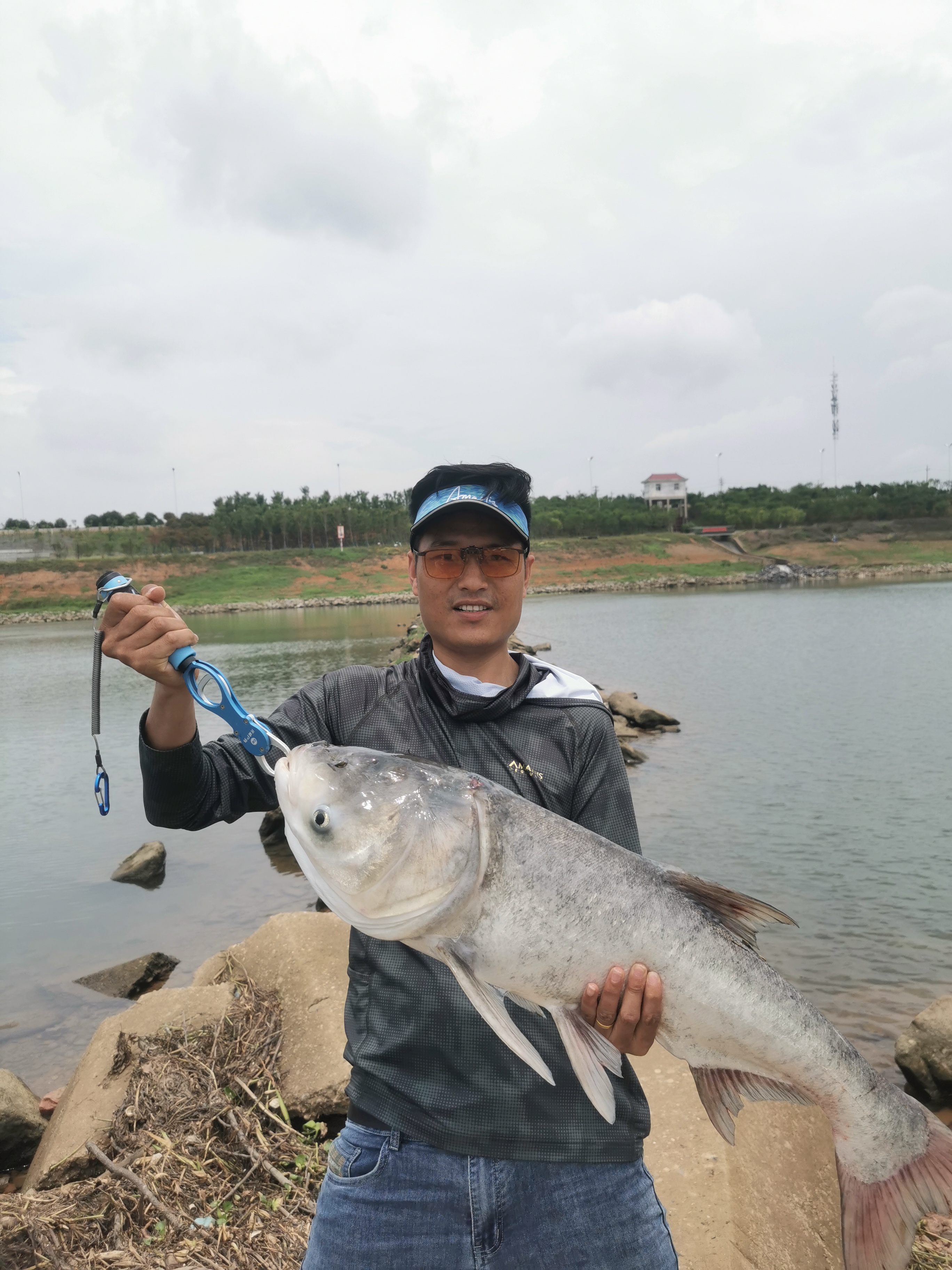 野钓鱼获